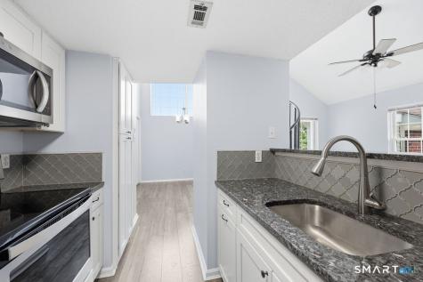 198 Carriage Crossing Lane Middletown CT 06457