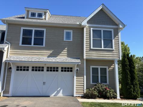 11 Bleeker Circle North Haven CT 06473