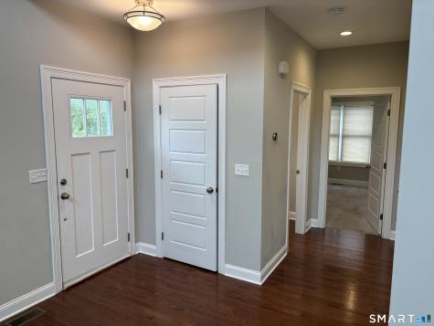 11 Bleeker Circle North Haven CT 06473