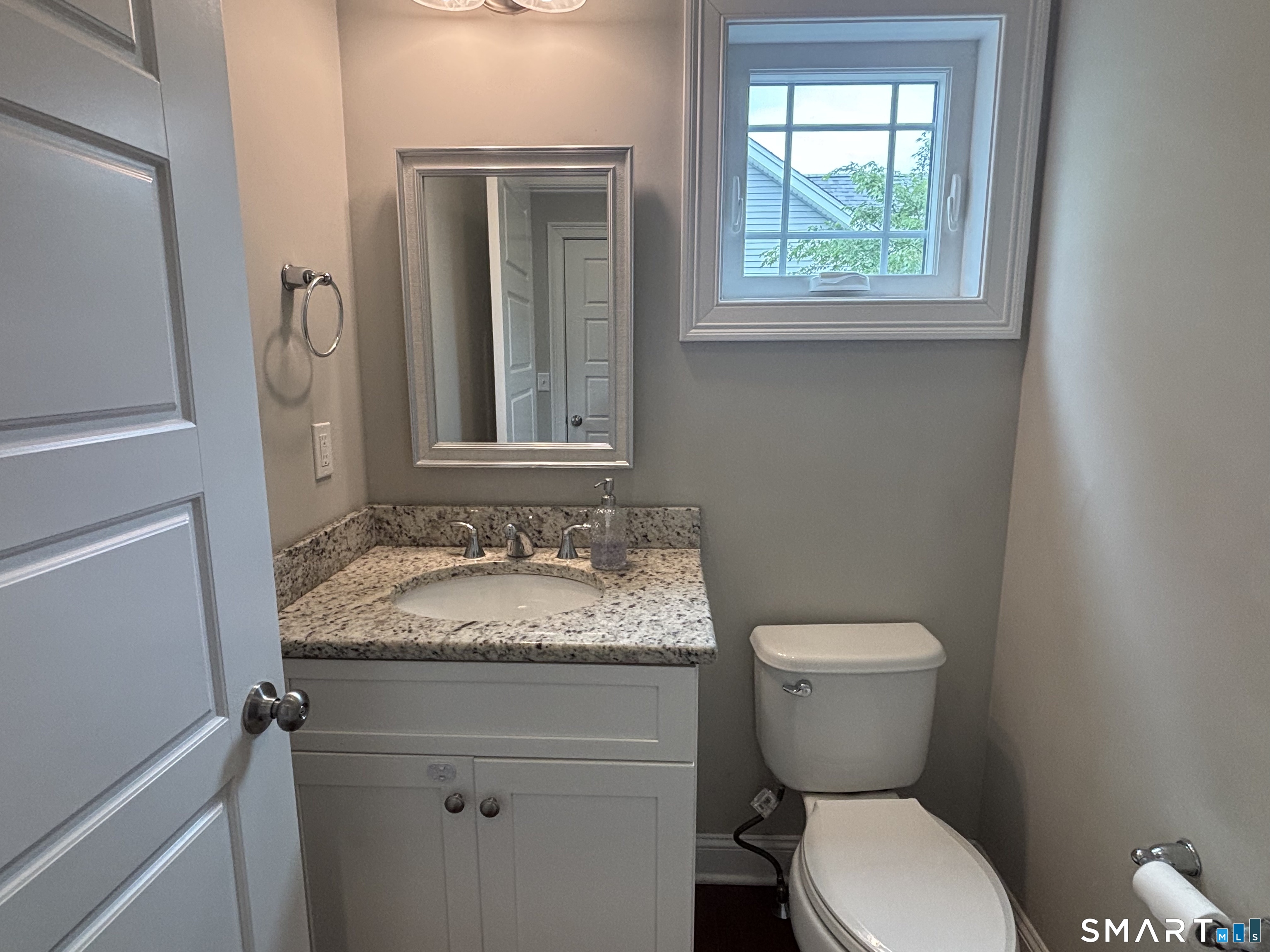 11 Bleeker Circle North Haven CT 06473