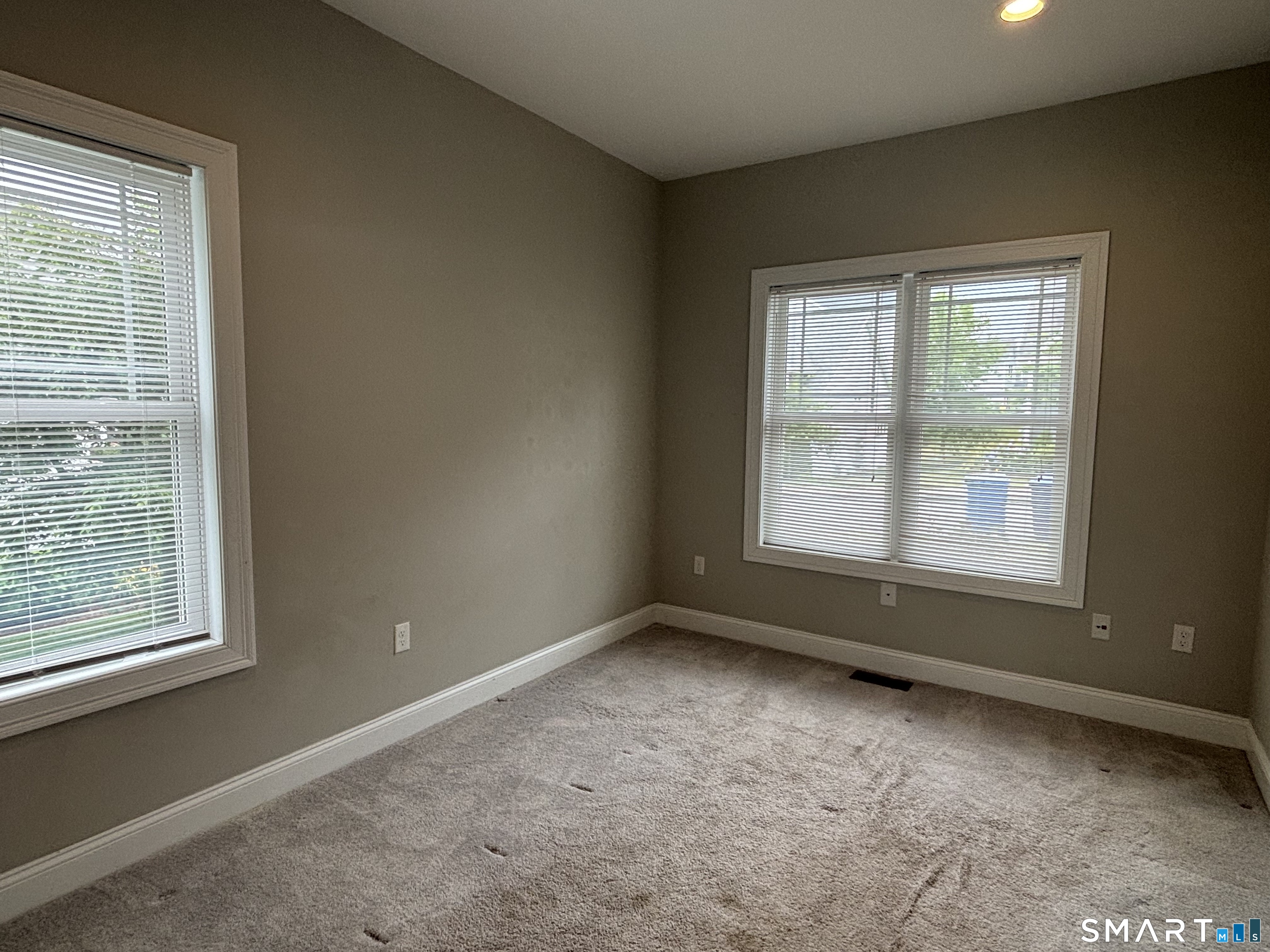 11 Bleeker Circle North Haven CT 06473