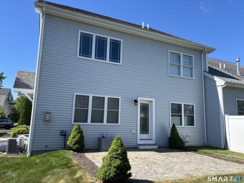 11 Bleeker Circle North Haven CT 06473