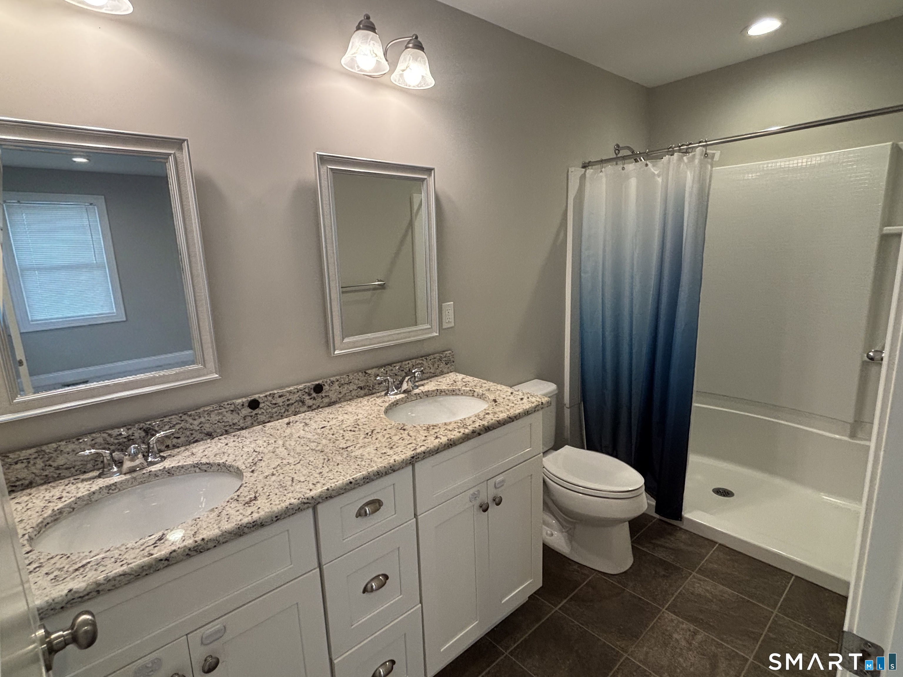 11 Bleeker Circle North Haven CT 06473