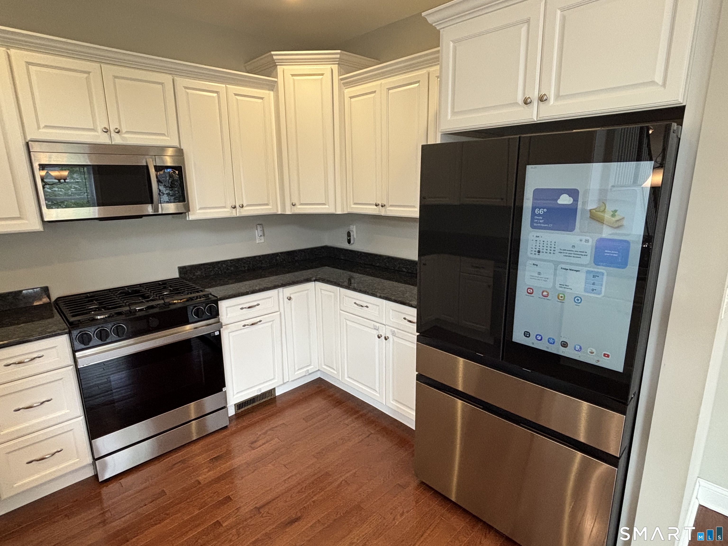 11 Bleeker Circle North Haven CT 06473