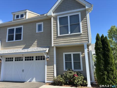 11 Bleeker Circle North Haven CT 06473
