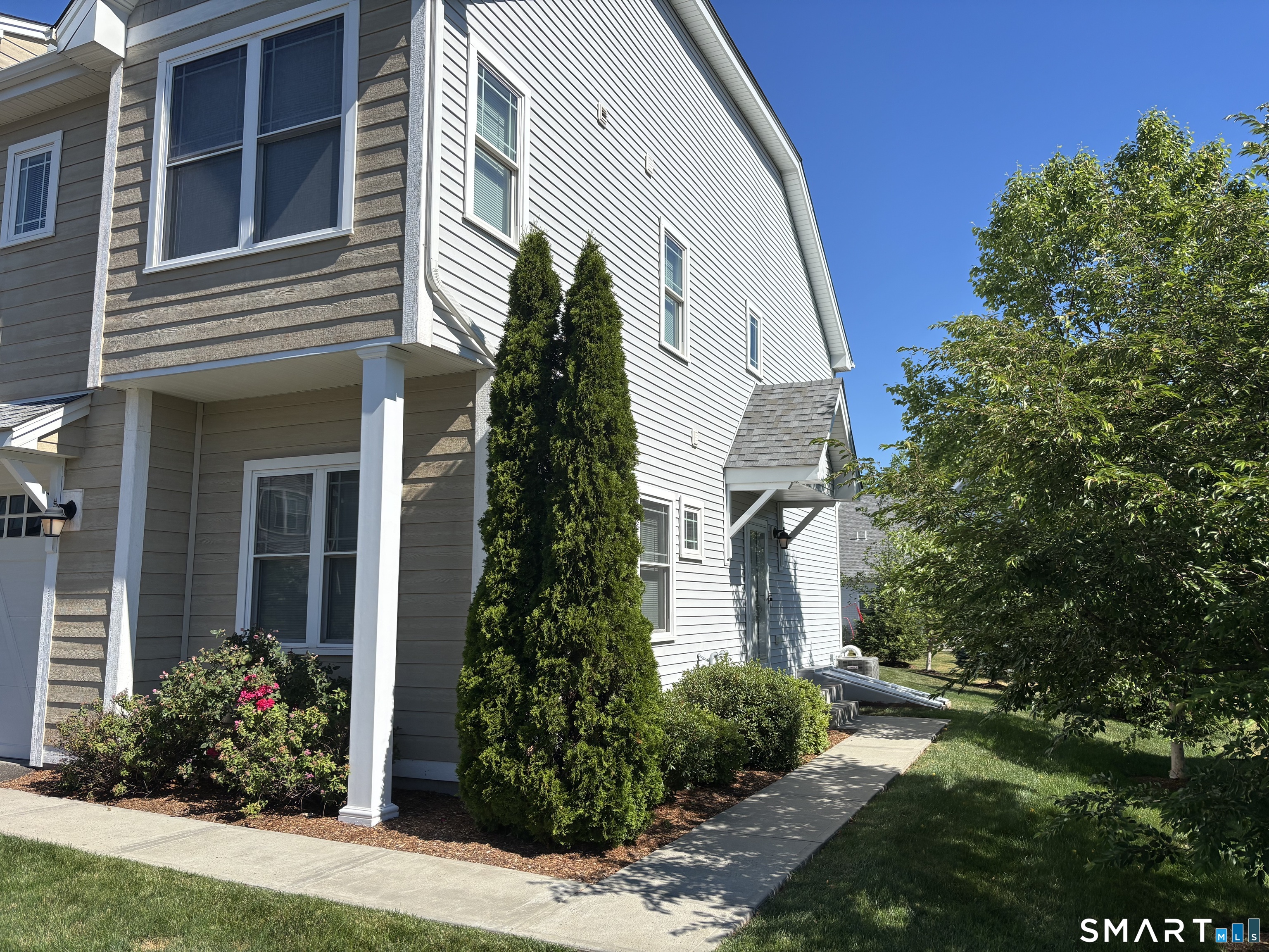 11 Bleeker Circle North Haven CT 06473