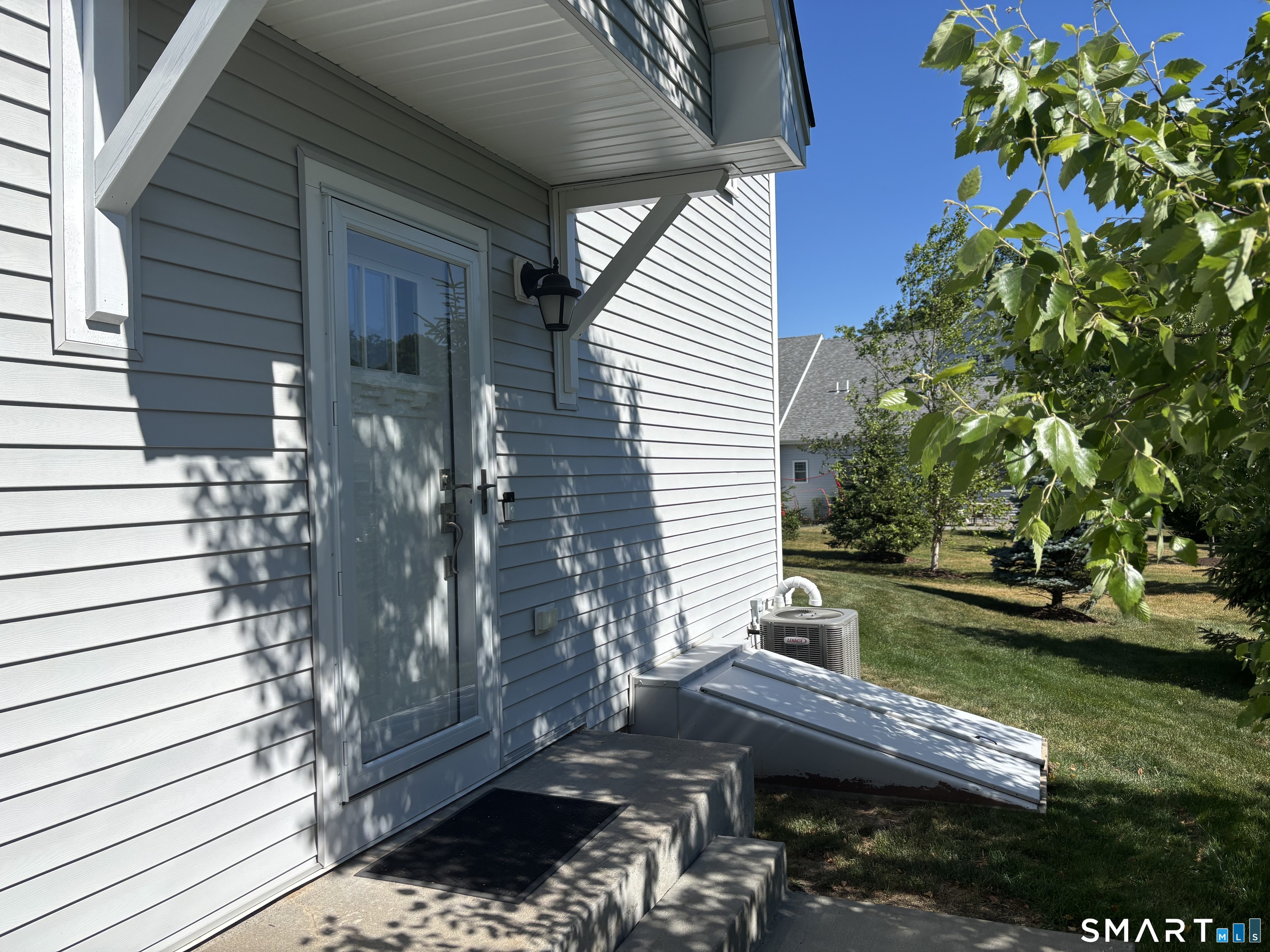 11 Bleeker Circle North Haven CT 06473