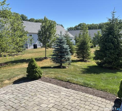 11 Bleeker Circle North Haven CT 06473