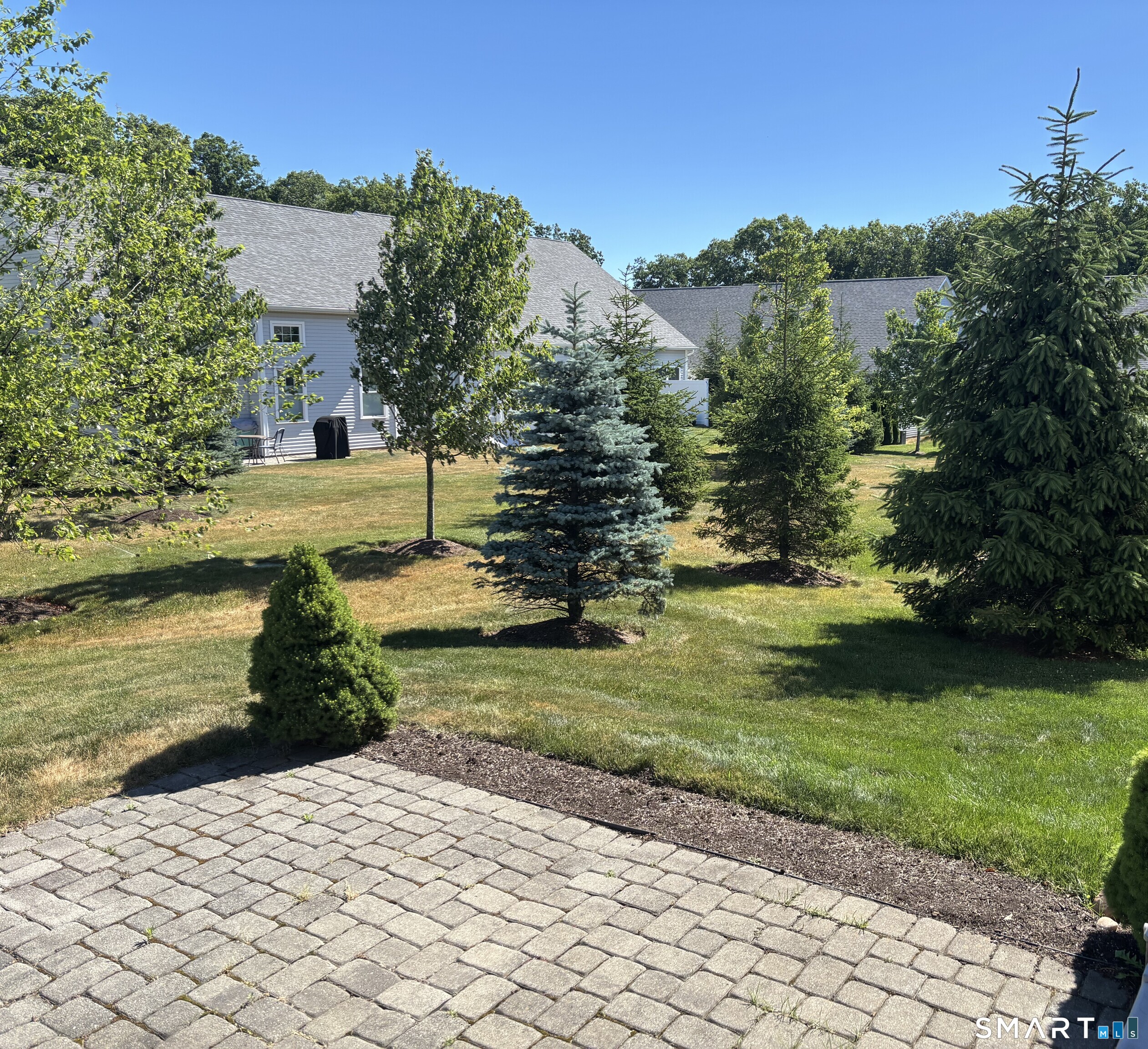 11 Bleeker Circle North Haven CT 06473