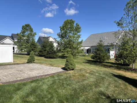 11 Bleeker Circle North Haven CT 06473