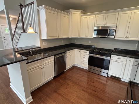 11 Bleeker Circle North Haven CT 06473