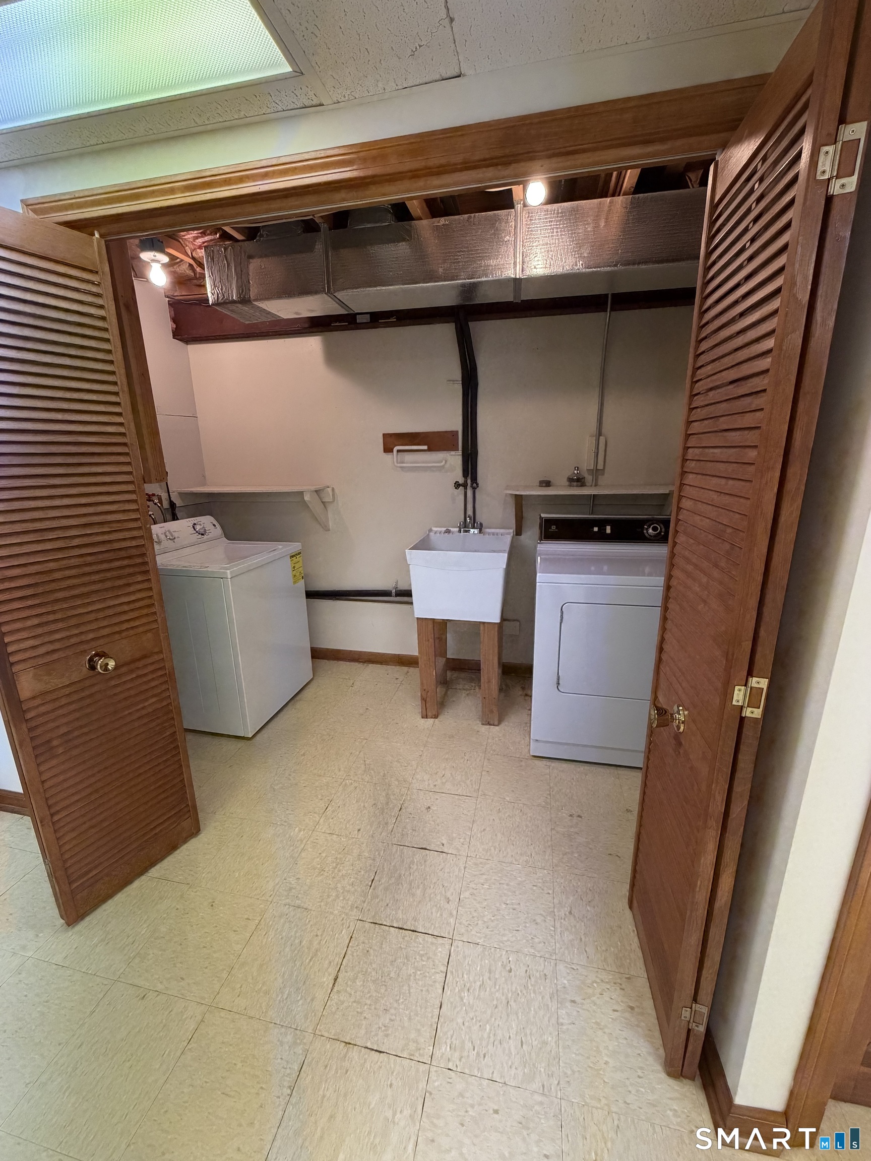 1503 Summer Hill Drive South Windsor CT 06074