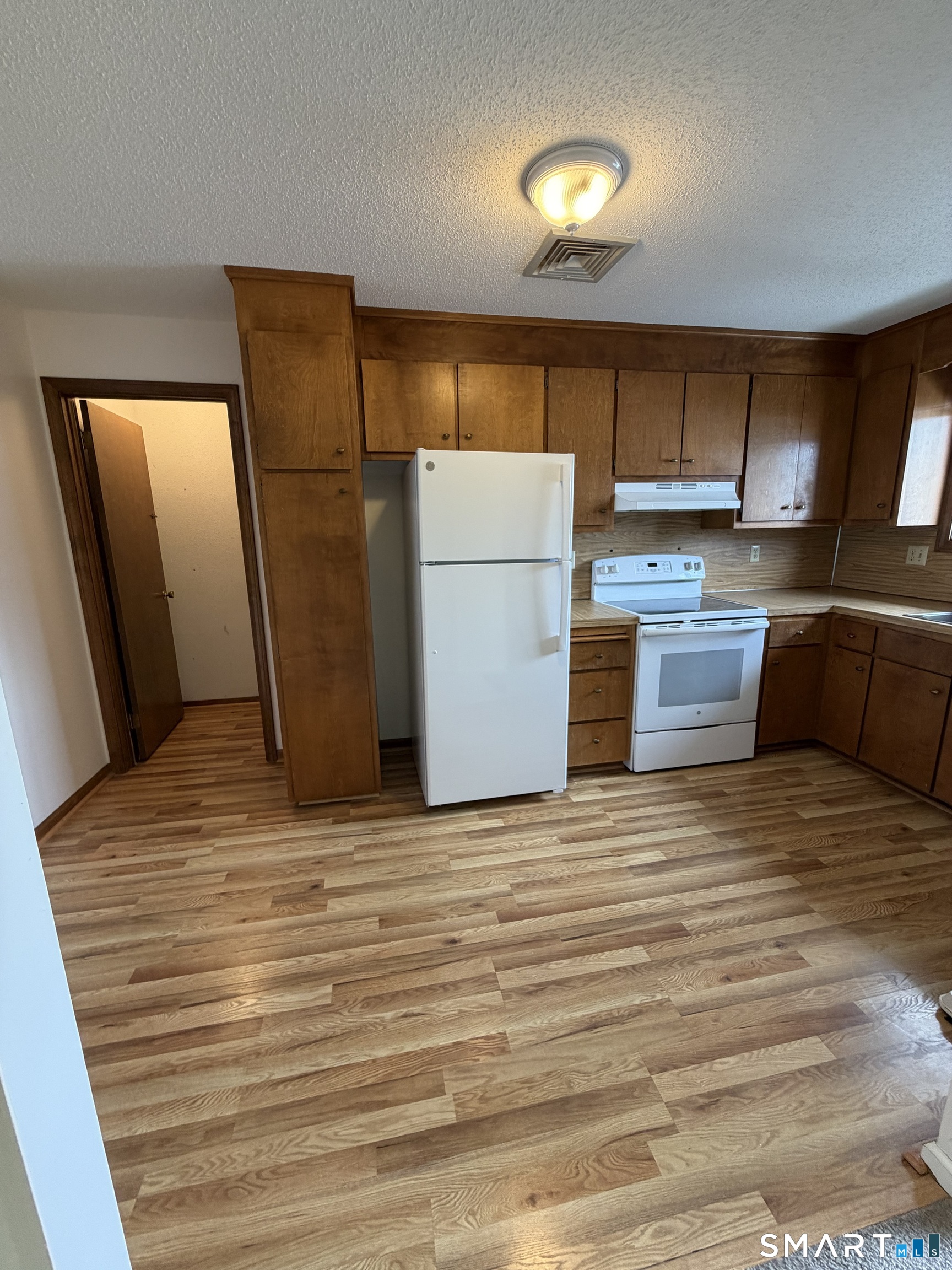 1503 Summer Hill Drive South Windsor CT 06074