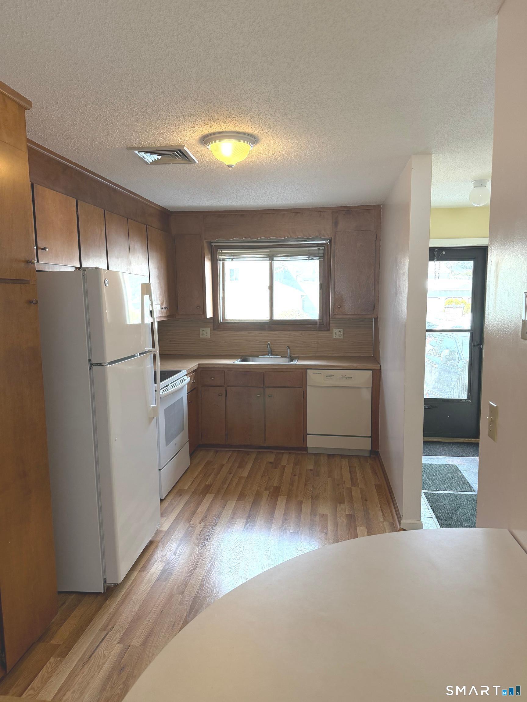 1503 Summer Hill Drive South Windsor CT 06074