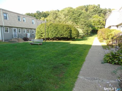 60 Meetinghouse Village Meriden CT 06450