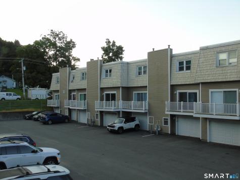 60 Meetinghouse Village Meriden CT 06450