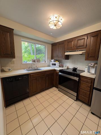 35 Harbour Village Branford CT 06405