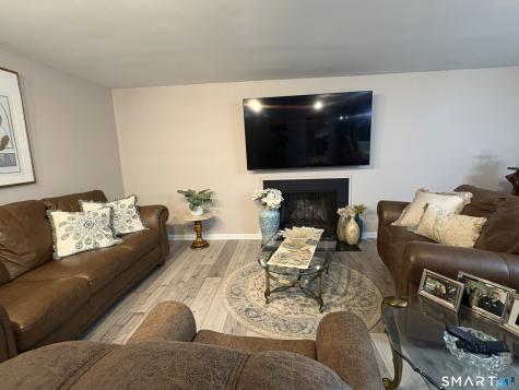 35 Harbour Village Branford CT 06405