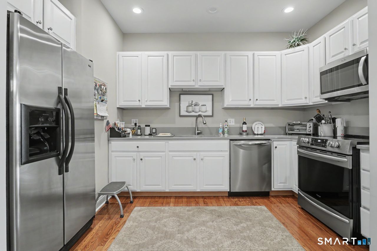 17 Southwick North Court Milford CT 06461