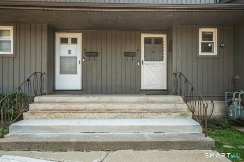 181 Williamstown Court Newington CT 06111