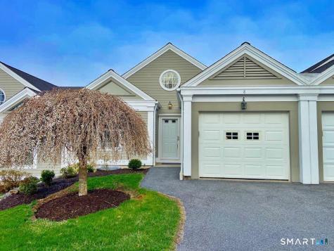 8 Saint George Place Newtown CT 06482