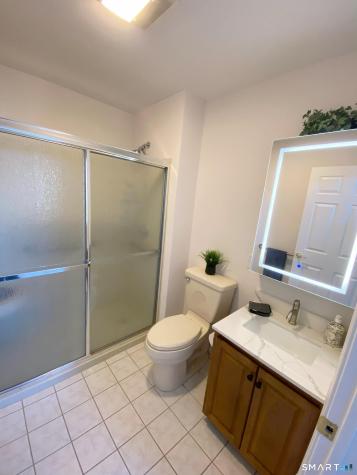 8 Saint George Place Newtown CT 06482