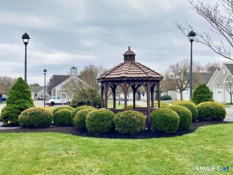 8 Saint George Place Newtown CT 06482