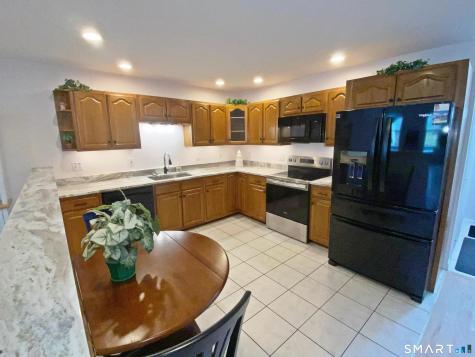 8 Saint George Place Newtown CT 06482