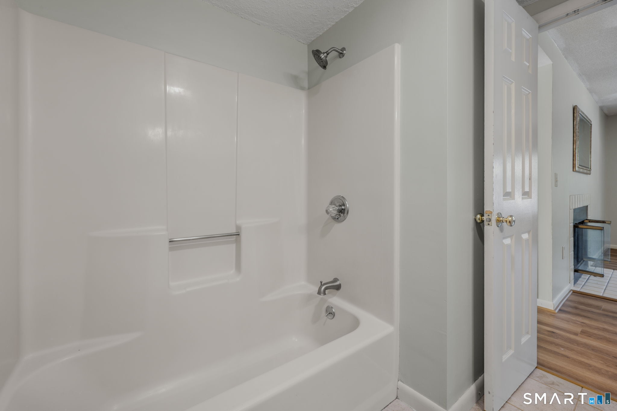 82 Longview Street Waterford CT 06385
