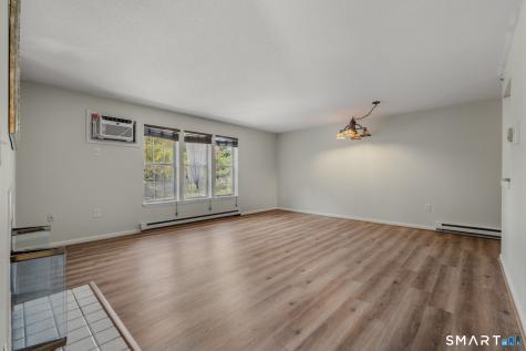 82 Longview Street Waterford CT 06385