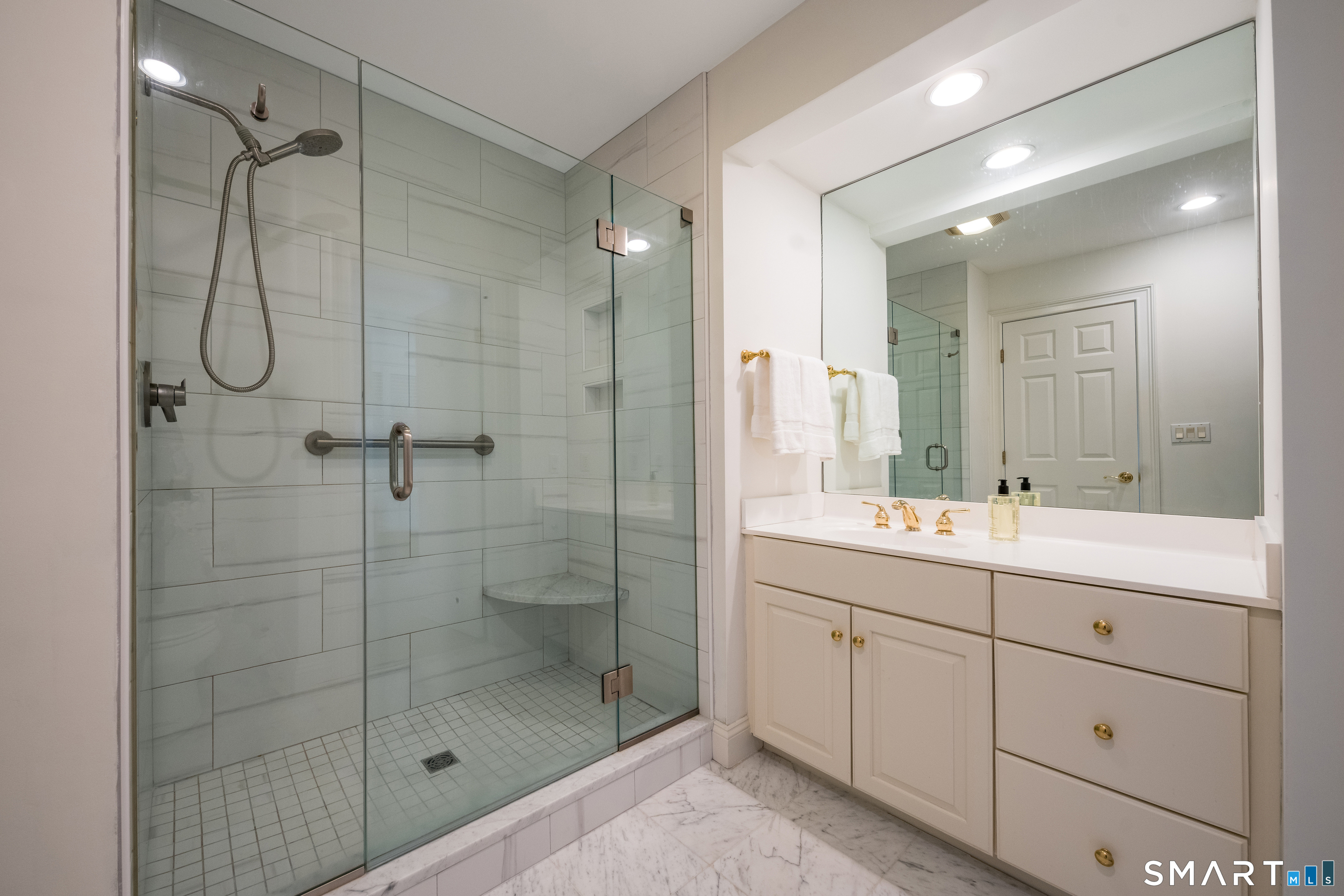 5 Boxwood Circle Avon CT 06001