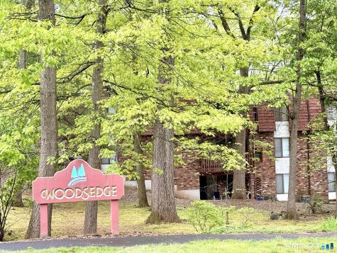 15 Woodsedge Drive Newington CT 06111