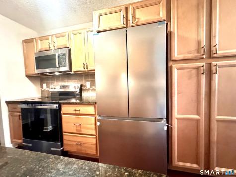15 Woodsedge Drive Newington CT 06111