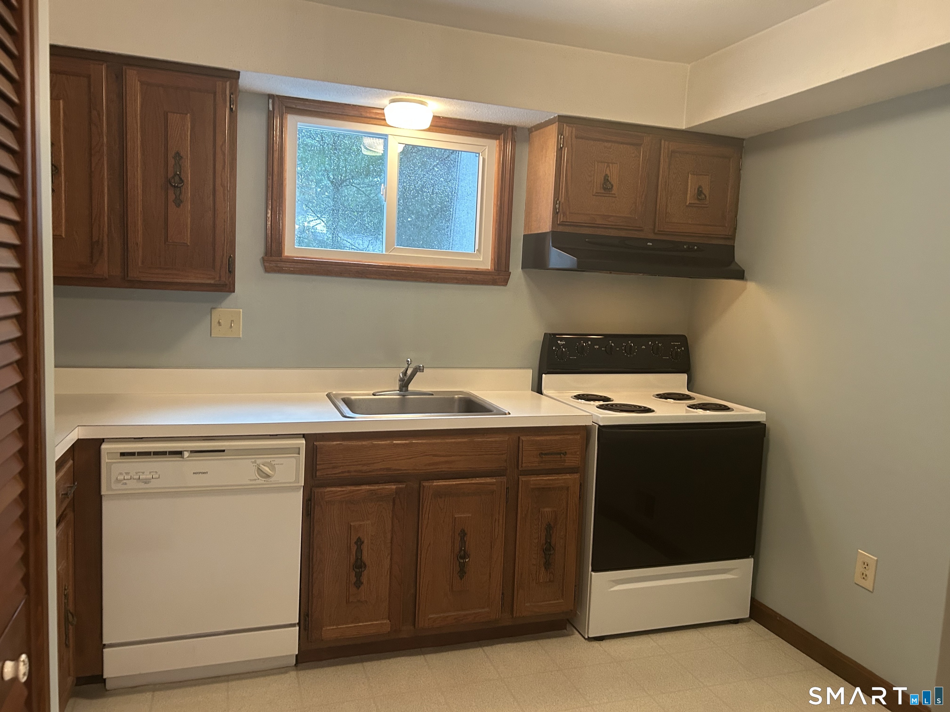 318 Dunfey Lane Windsor CT 06095