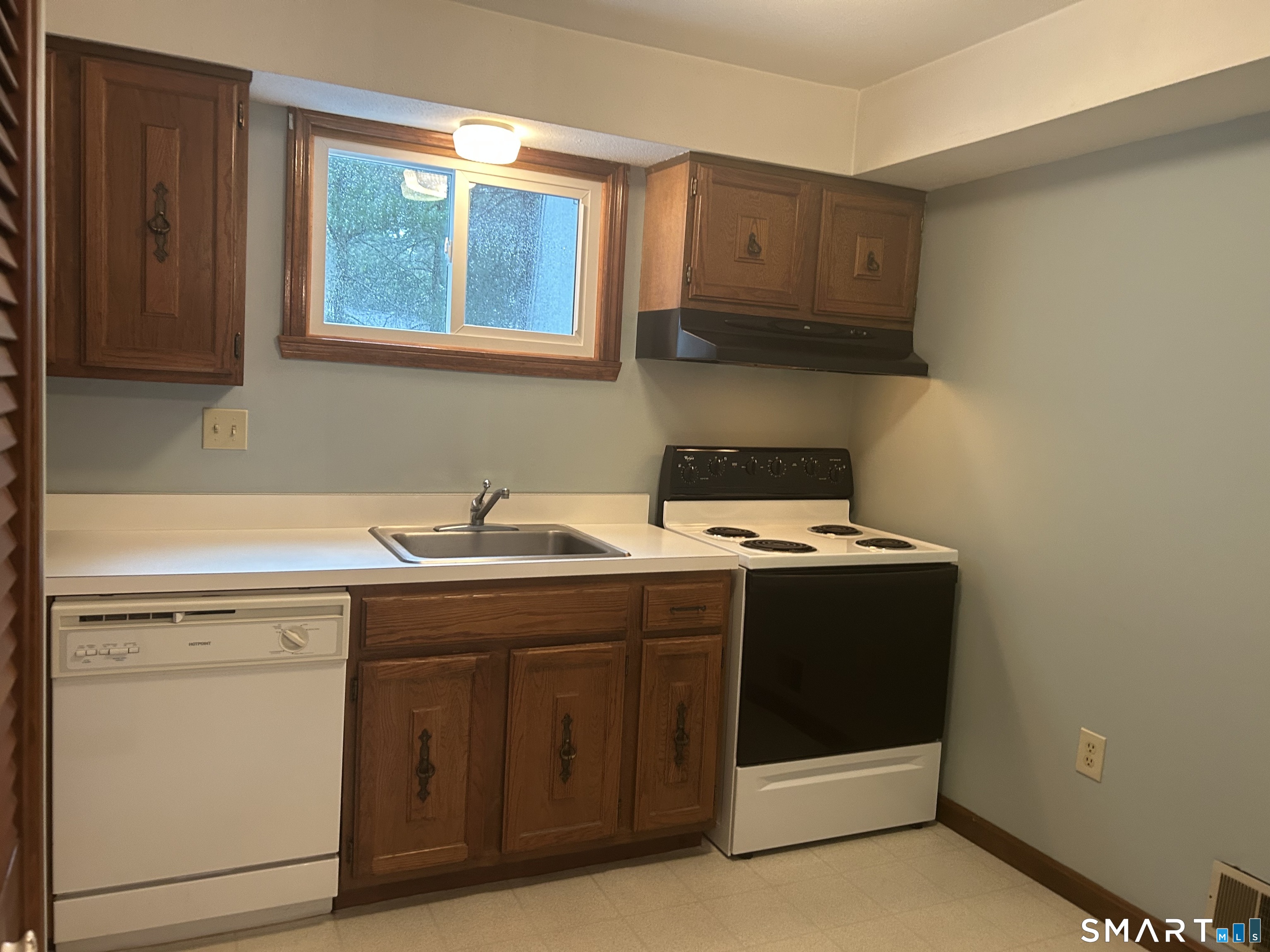 318 Dunfey Lane Windsor CT 06095