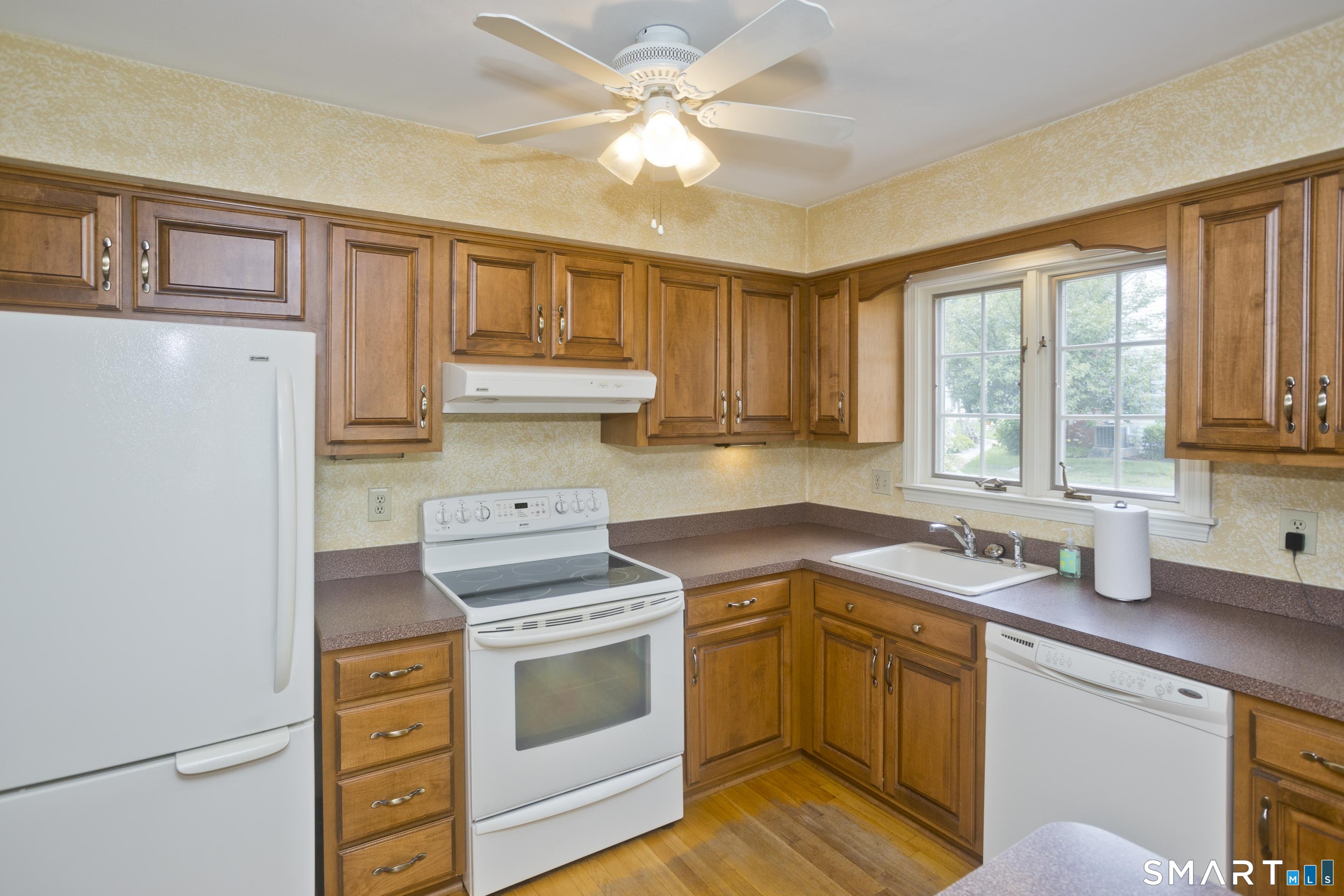 1 Strathmore Lane Suffield CT 06078