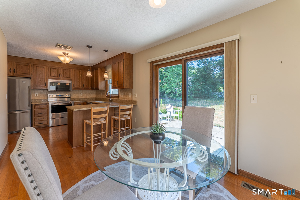 12 Michelle Lane Stonington CT 06355