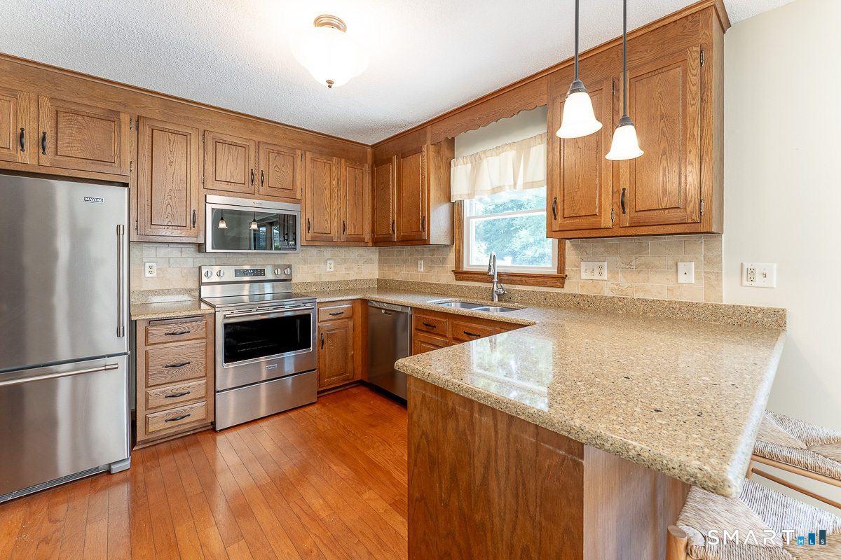 12 Michelle Lane Stonington CT 06355