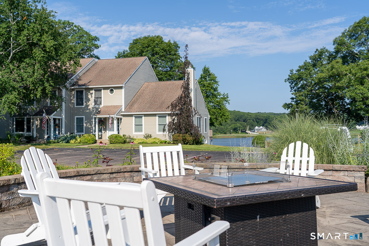 12 Michelle Lane Stonington CT 06355
