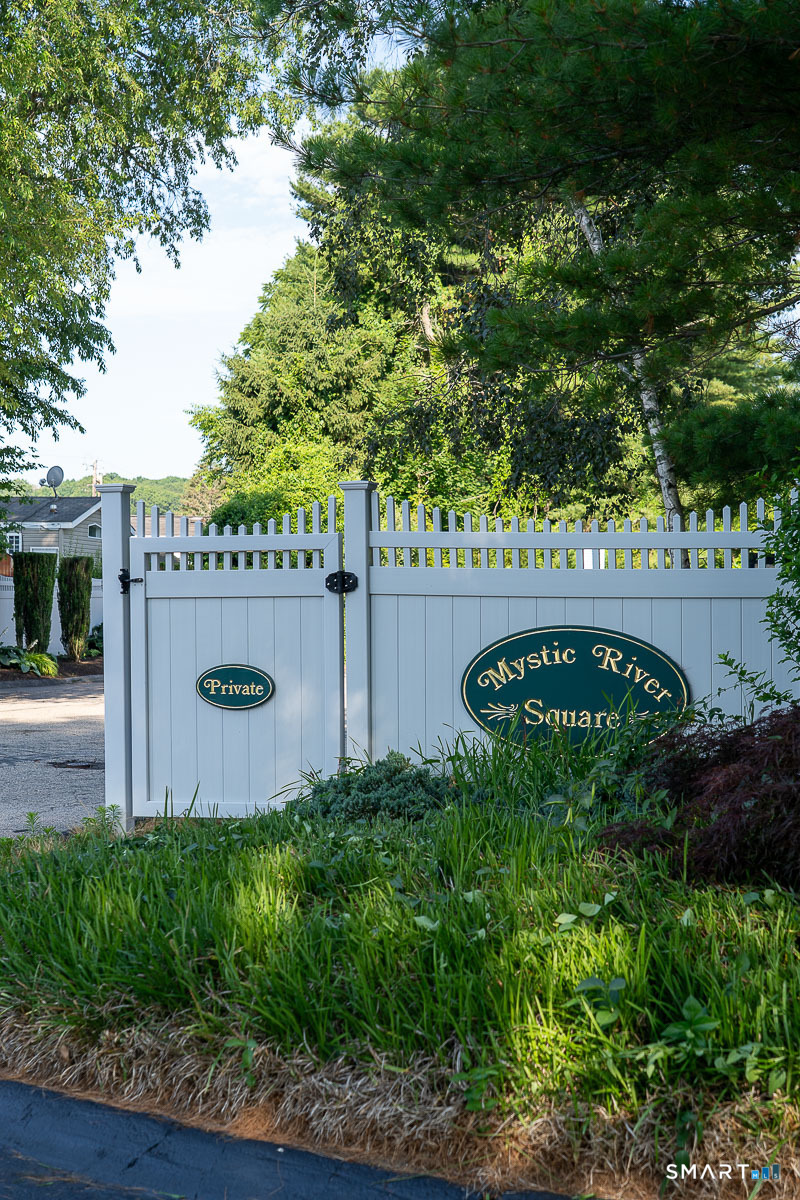 12 Michelle Lane Stonington CT 06355