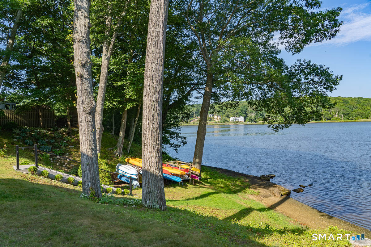 12 Michelle Lane Stonington CT 06355