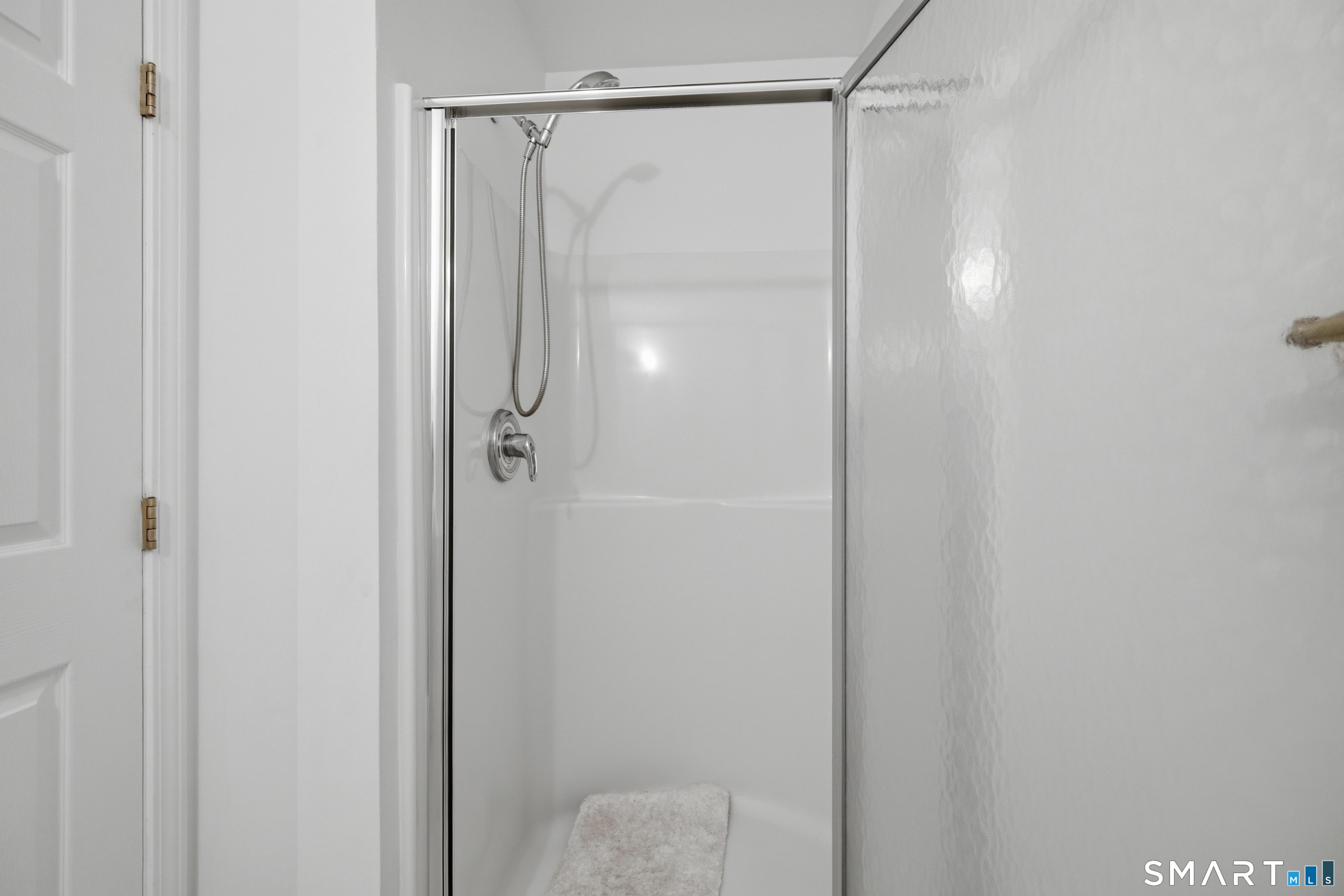 46 Elizabeth Circle Newtown CT 06482