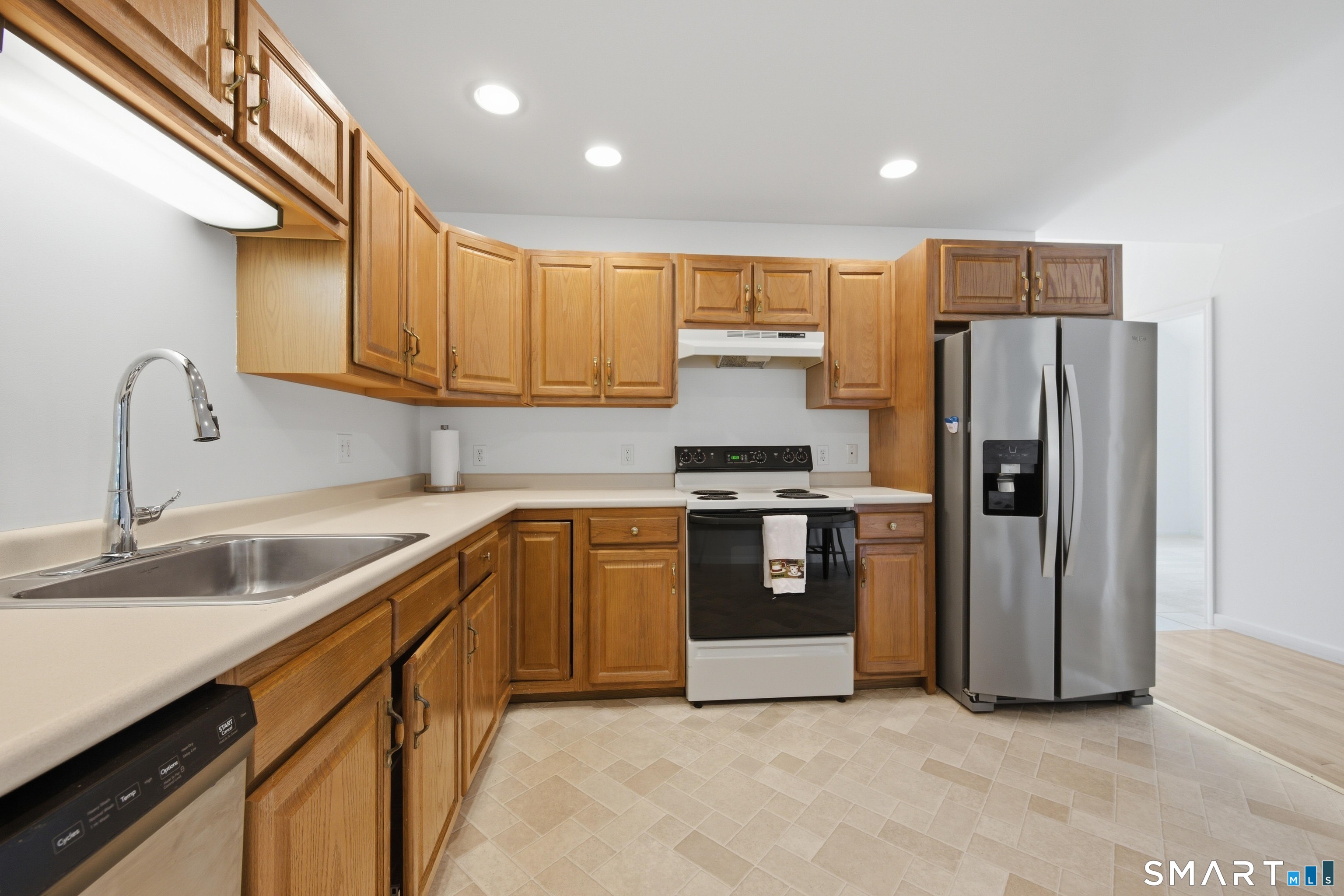 46 Elizabeth Circle Newtown CT 06482