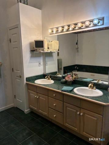 34 Canterbury Road Hamden CT 06514