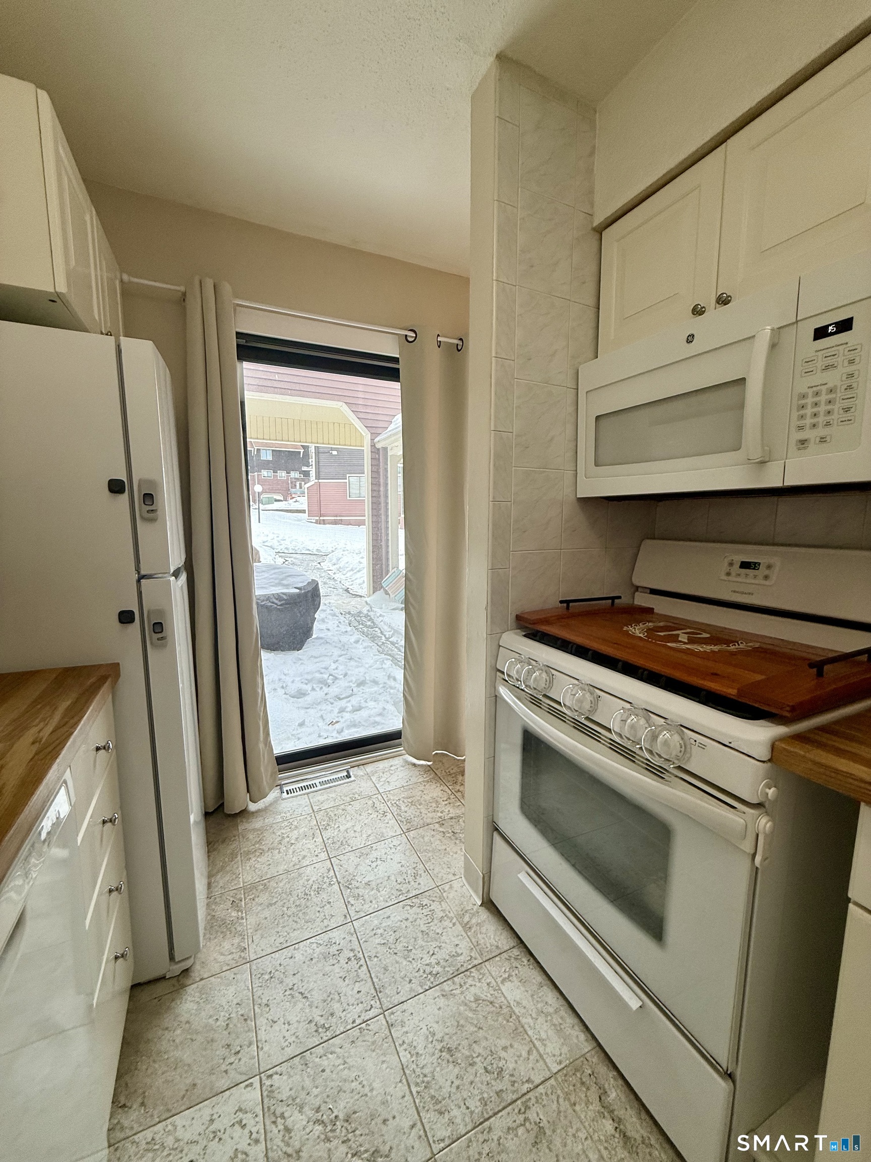 6 Stonegate Circle Branford CT 06405