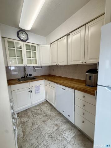 6 Stonegate Circle Branford CT 06405