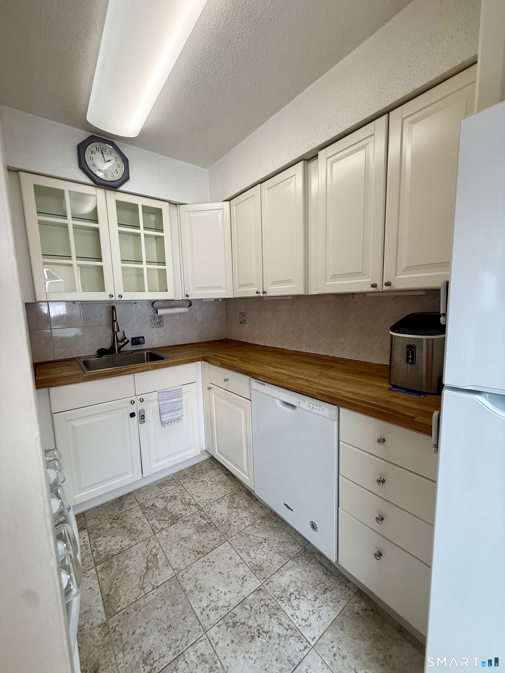 6 Stonegate Circle Branford CT 06405