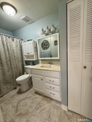6 Stonegate Circle Branford CT 06405
