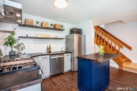 81 Fox Run Court Newington CT 06111