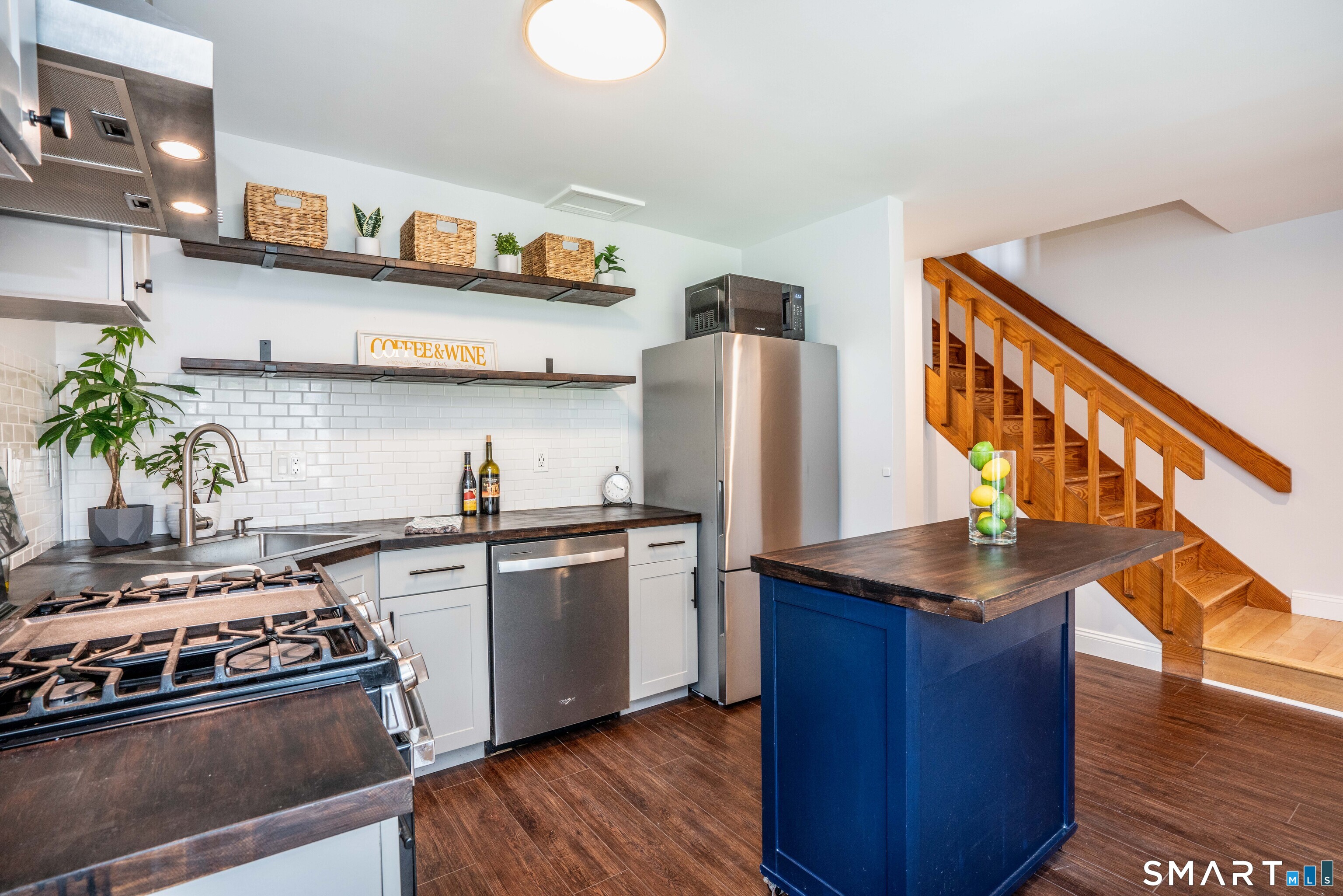 81 Fox Run Court Newington CT 06111